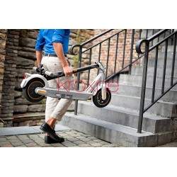 Ninebot KickScooter MAX G30LE II розроблений Segway - 40 км автономності. Segway - Ninebot - 4 - Більш міцне шасі, ширше. - 10" 