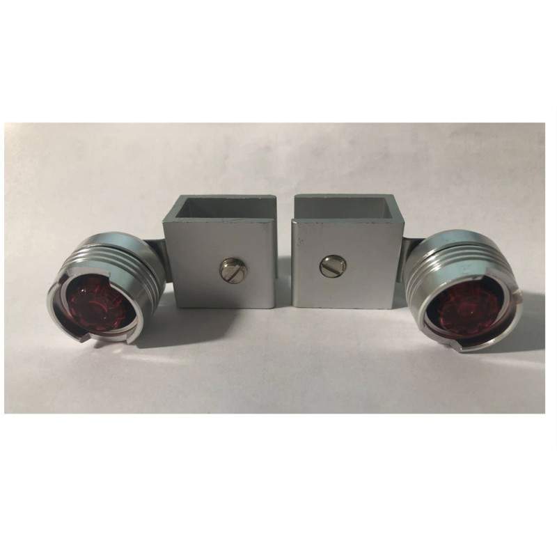 Galinių įspėjamųjų šoninių žibintų komplektas.  - 9 Galinių įspėjamųjų šoninių žibintų komplektas.
Įdėkite papildomą galinių įsp