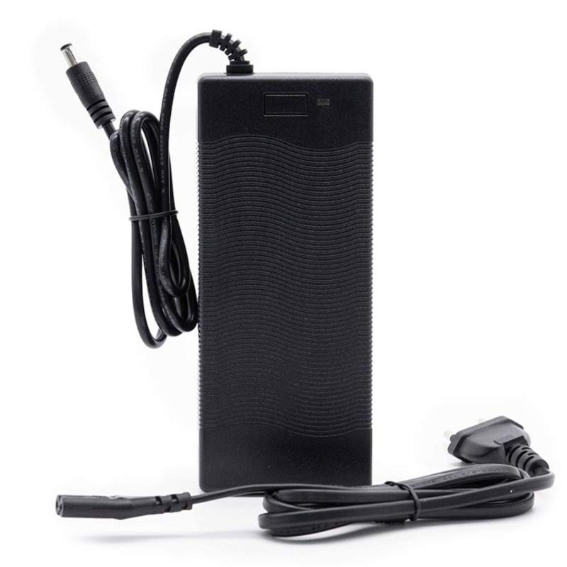 Fortistís gia skoúter í ilektrikó podílato 54,6v 2A - 48v - DC 5,5mm ypodochí  - 1 Fortistís gia skoúter í ilektrikó podílato 54