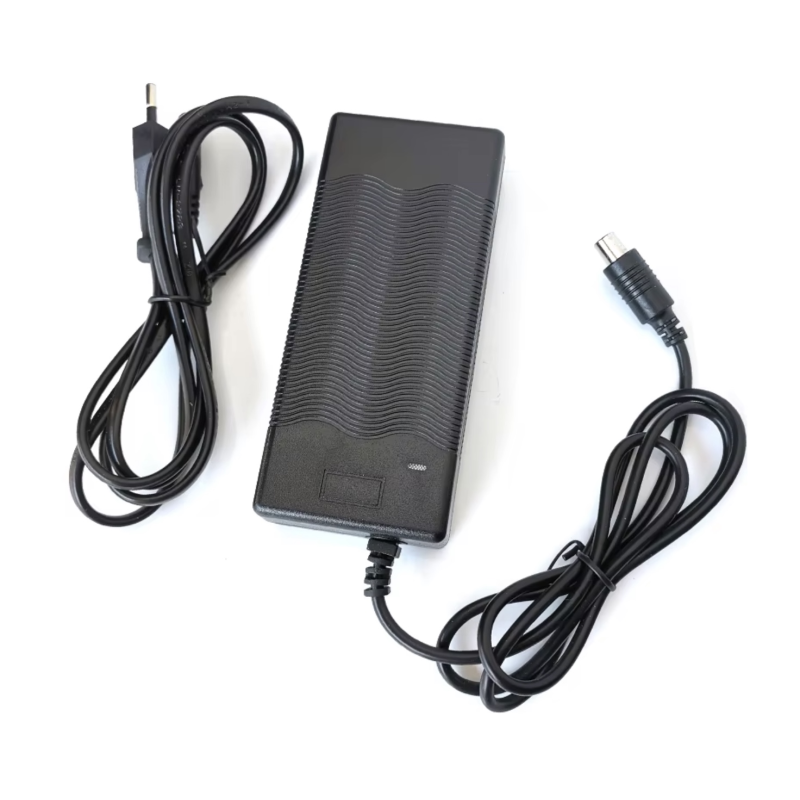 Töltő a Navee V40 elektromos robogó belső akkumulátorához  - 1 Töltő a Navee V40 elektromos robogó belső akkumulátorához
Akkumul