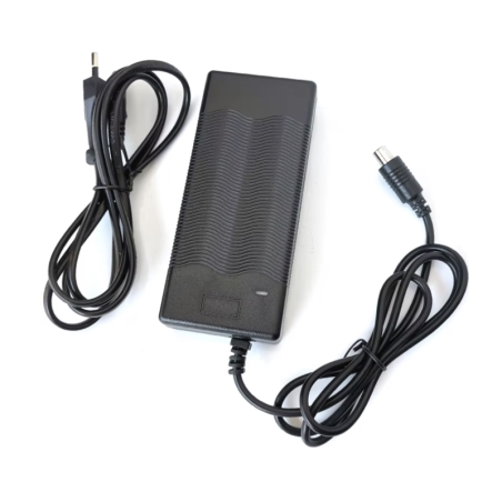 Ładowarka do wewnętrznego akumulatora hulajnogi elektrycznej Navee V40  - 1 Ładowarka do wewnętrznego akumulatora hulajnogi elek