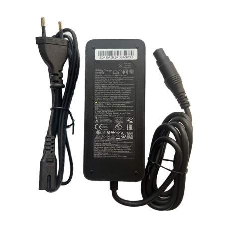 Polnilec za skuter Xiaomi Electric Scooter 4 Pro Plus Xiaomi - 1 Polnilec za skuter Xiaomi Electric Scooter 4 Pro Plus
Polnilec 